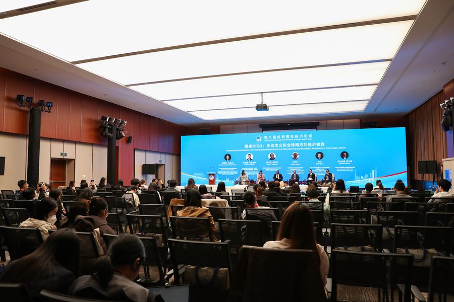 Uma sessão paralela intitulada "Construir Multilateralismo para Aumentar a Resiliência Econômica do Sul Global" é realizada durante o 8º Fórum Econômico Internacional de Hongqiao em Shanghai, oriente da China, em 5 de novembro de 2025. (Xinhua/Wang Jingqiang)