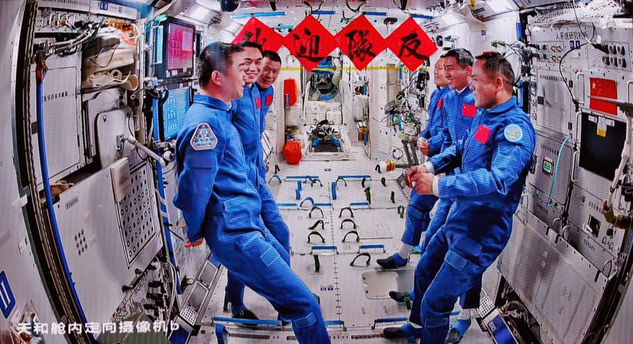 (Multimídia) Missão de retorno para astronautas da Shenzhou-20 continua sem contratempos