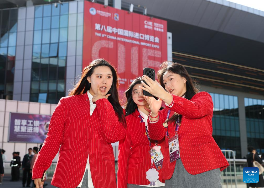 8ª edição da CIIE chega ao fim em Shanghai