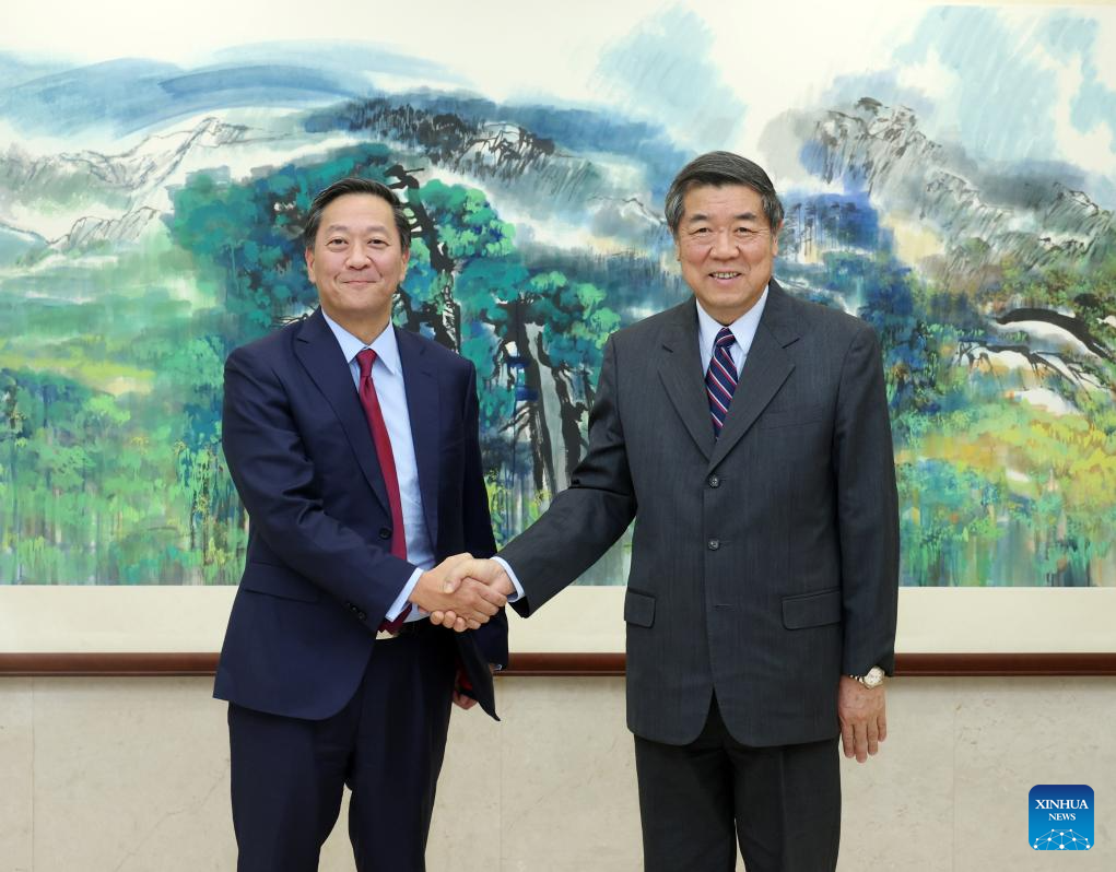 Funcionário chinês de alto escalão reúne-se com co-CEO da KKR