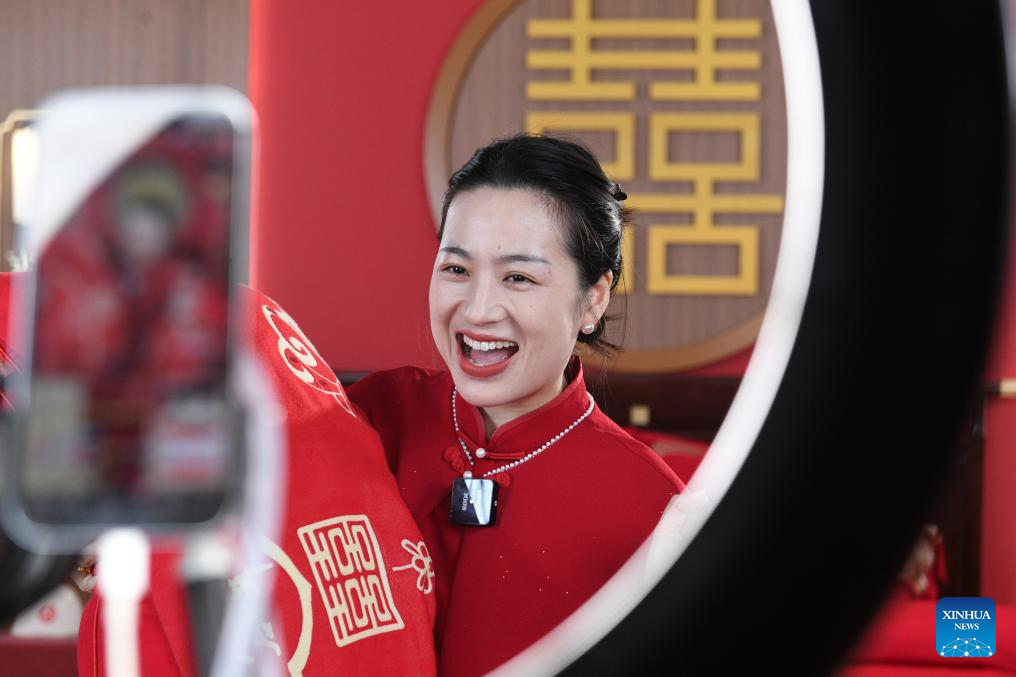 Empresas chinesas de comércio eletrônico e logística agilizam entregas do festival de compras "Dia dos Solteiros"