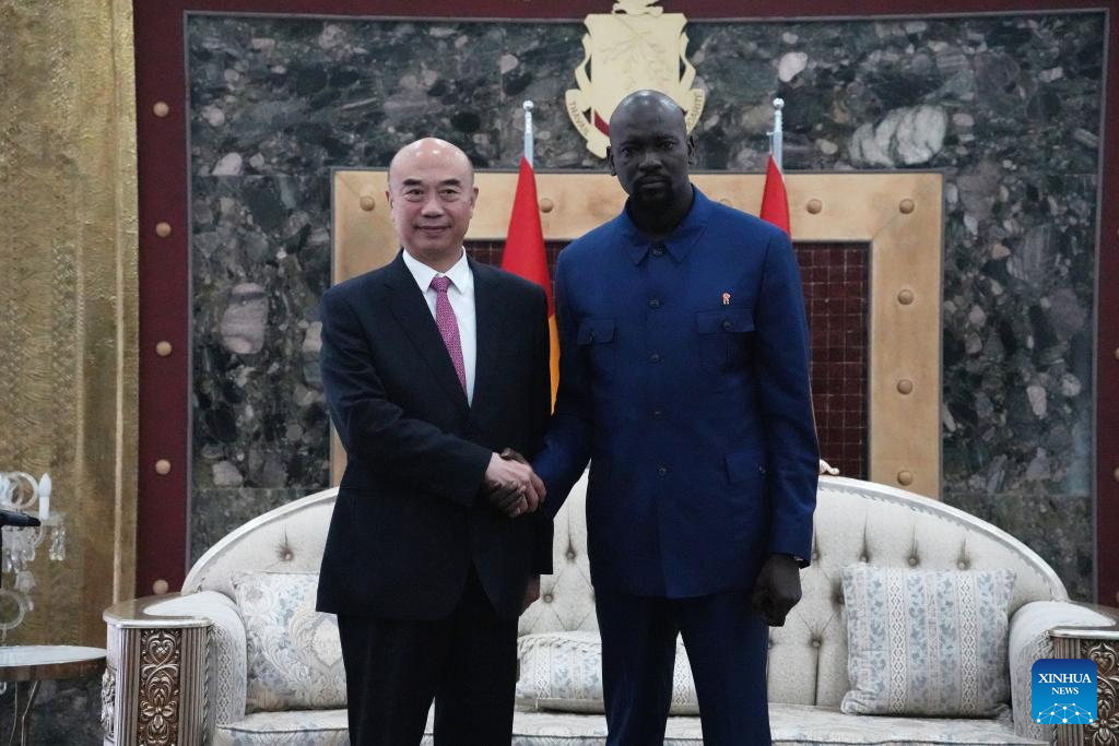 China está pronta para aprofundar cooperação mutuamente benéfica com Guiné, diz vice-premiê chinês