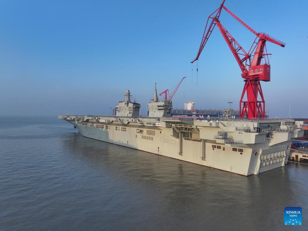 Primeiro navio de assalto anfíbio Tipo 076 da Marinha do ELP da China, o Sichuan, realiza primeiro teste marítimo