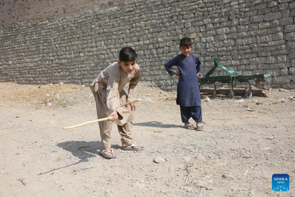 Destaque: China devolve batimentos cardíacos para criança afegã, milhares aguardam cirurgias