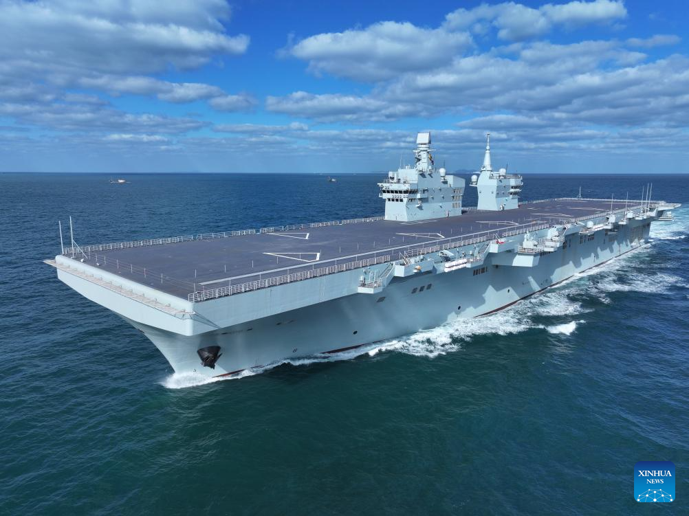 Primeiro navio de assalto anfíbio Tipo 076 da China, o "Sichuan", conclui seu primeiro teste marítimo