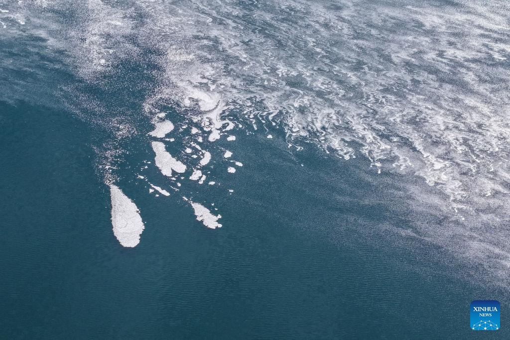 Lagos Dasugan e Xiaosugan formam pântano ecológico no Deserto de Gobi, em Gansu, noroeste da China
