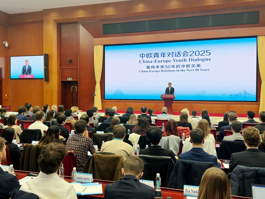 (Multimídia) Gerações Z da China e da Europa aspiram ser enviados para laços mais estreitos