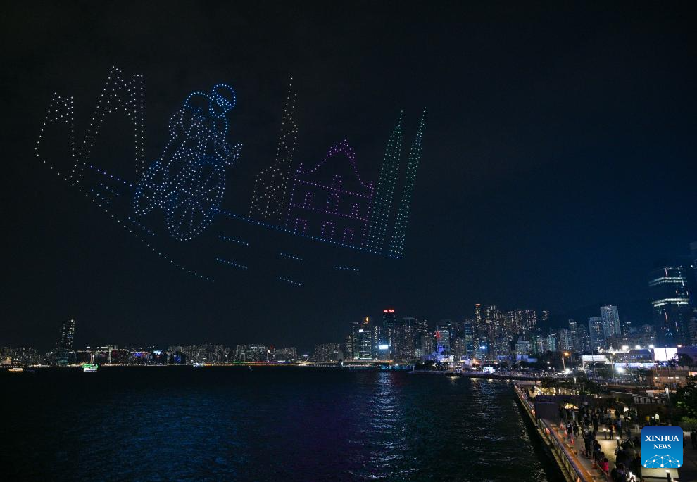 Espetáculo de luzes com drones celebra espírito esportivo em Hong Kong