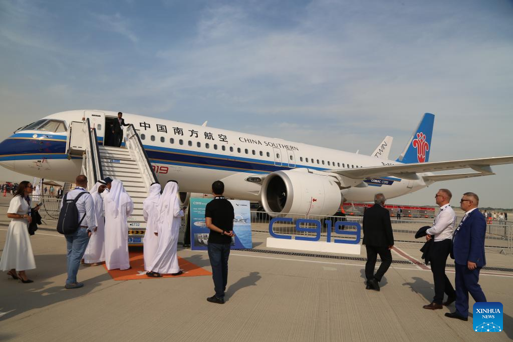 Dubai Airshow 2025 começa com estreia do C919 da China no Oriente Médio