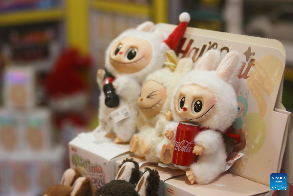 Além da brincadeira: Labubu ganha popularidade no Afeganistão em meio a mudanças culturais e no varejo