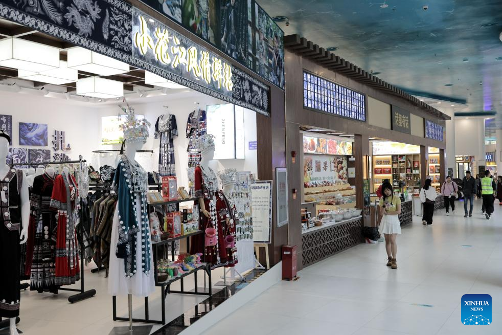 Grande Ponte do Cânion Huajiang detém titulo de ponte mais alta do mundo e eleva turismo local a novos patamares