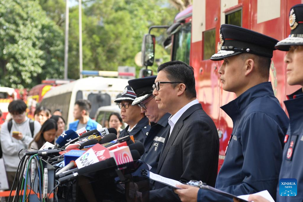 Operações de combate a incêndios e resgate em área residencial de Hong Kong são concluídas às 10h18, diz corpo de bombeiros