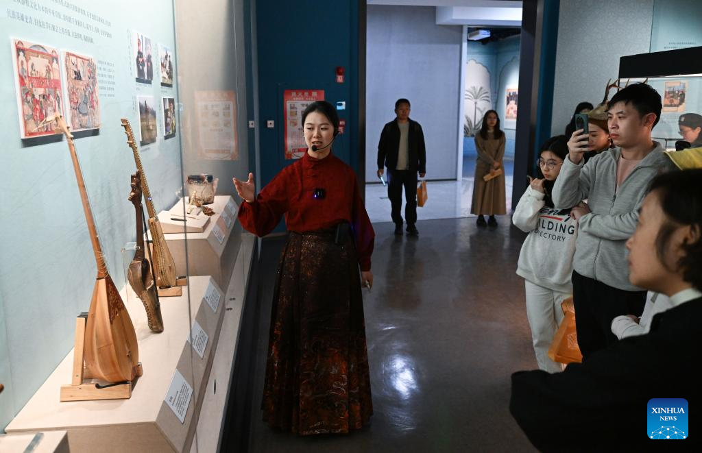 Exposição em Guangzhou destaca diversas culturas musicais ao longo da antiga Rota da Seda