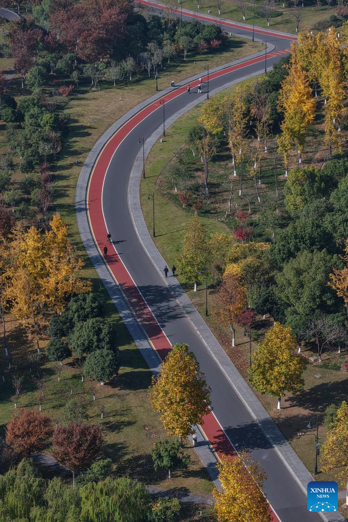 Paisagem da área cênica do Lago Didang encanta moradores e turistas em Shaoxing, no leste da China