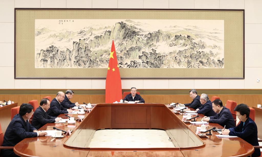 Premiê chinês pede implementação de estratégia de nova urbanização para impulsionar desenvolvimento social e econômico