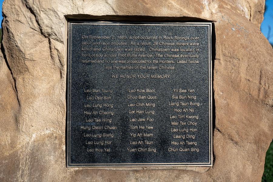 Destaque: Dois monumentos e uma lição -- Como uma cidade do Wyoming enfrenta seu passado