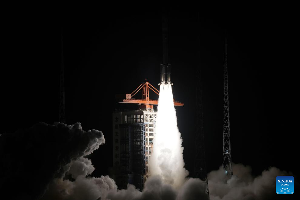 China lança novo grupo de satélites para internet