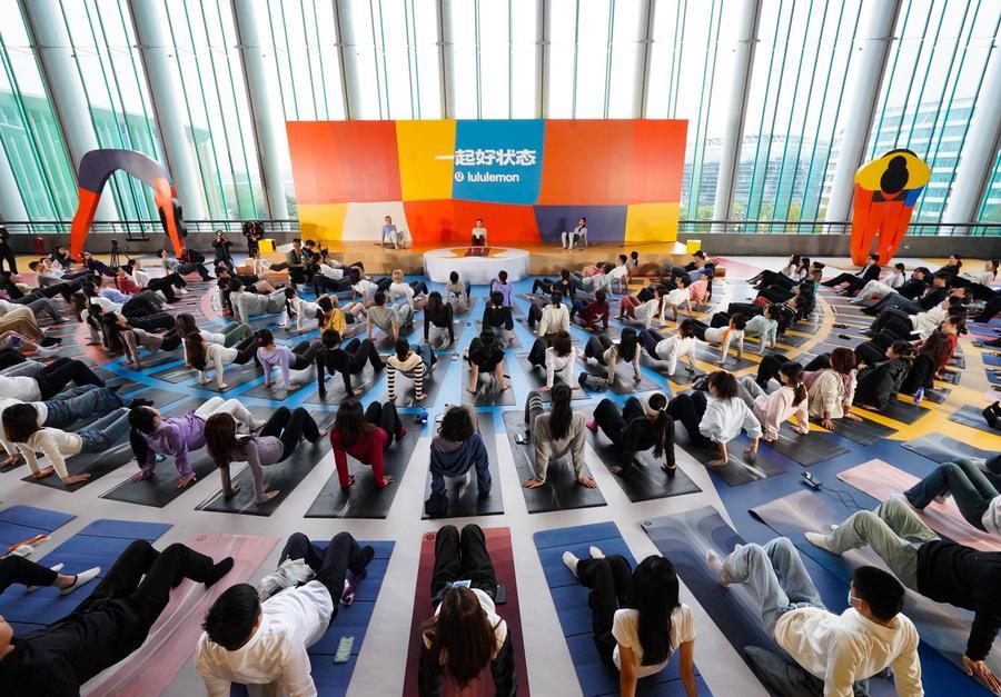 (Multimídia) Novos cenários e modelos de consumo impulsionam gastos com serviços na China