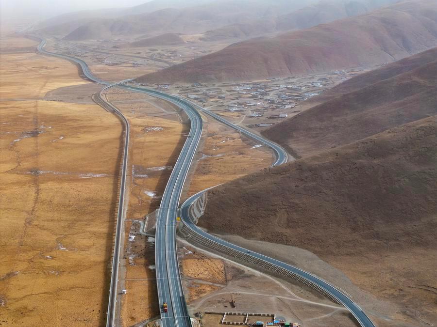 (Multimídia) Estação de passageiros mais alta ao longo da linha ferroviária Qinghai-Xizang é inaugurada