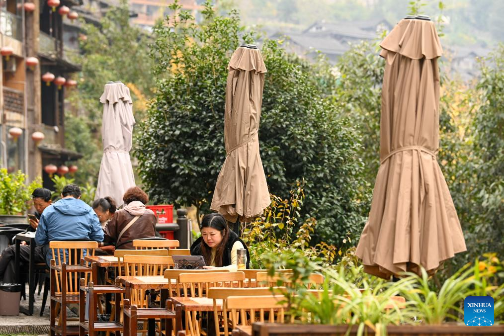 Cidade antiga de Gongtan em Chongqing atrai turistas