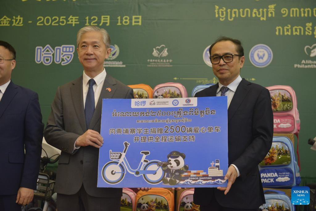ONG chinesa doa 2.500 bicicletas e 21.600 kits Panda para estudantes carentes no Camboja