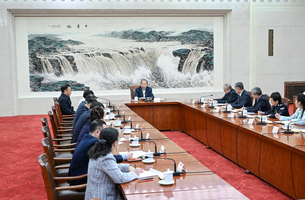 Legisladores chineses são instados a cumprir fielmente seus deveres estatutários