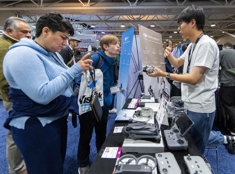 (Multimídia) DJI "decepcionada" com decisão dos EUA de bloquear autorizações para drones importados