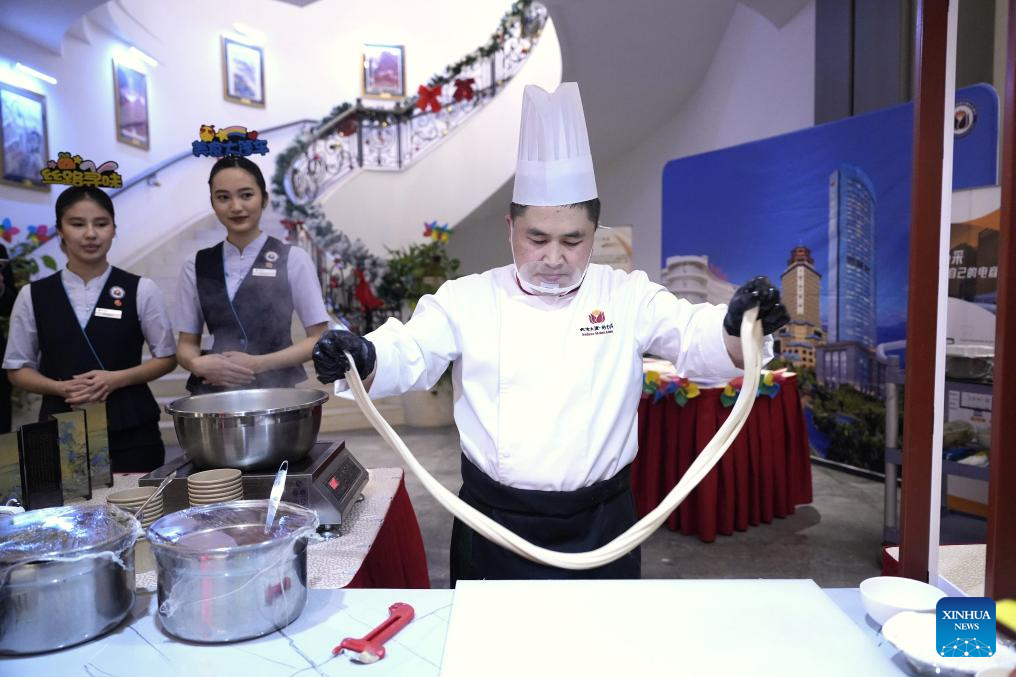 Festival da Comida Chinesa celebra sabores e cultura em Astana, capital do Cazaquistão