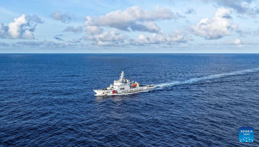 Navio da Guarda Costeira da China patrulha Huangyan Dao