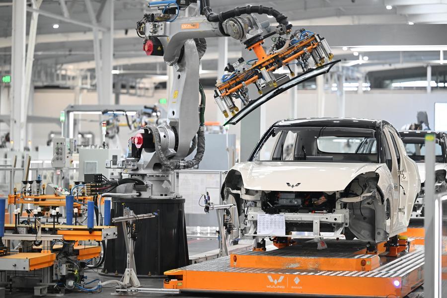 (Multimídia) China renova programa de subsídios para troca de automóveis em 2026