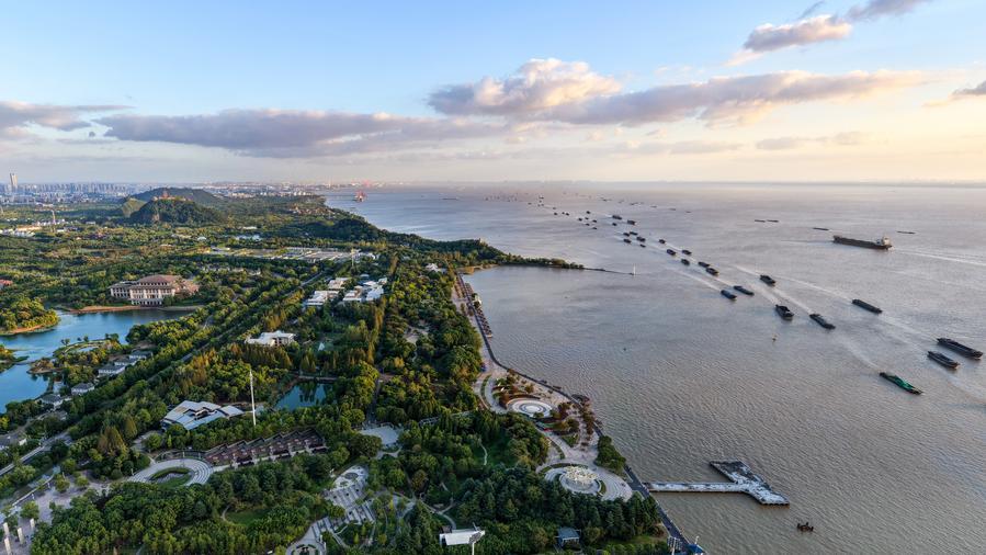 (Multimídia) Premiê chinês preside reunião executiva do Conselho de Estado sobre construção da rede de água