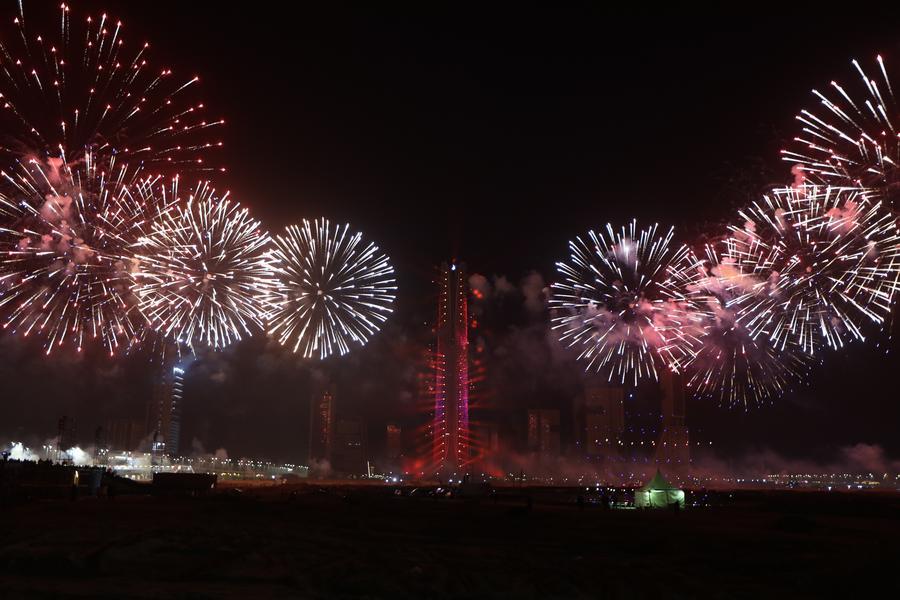 Nova capital administrativa do Egito comemora Ano Novo com grande festa no Distrito Comercial Central construído pela China