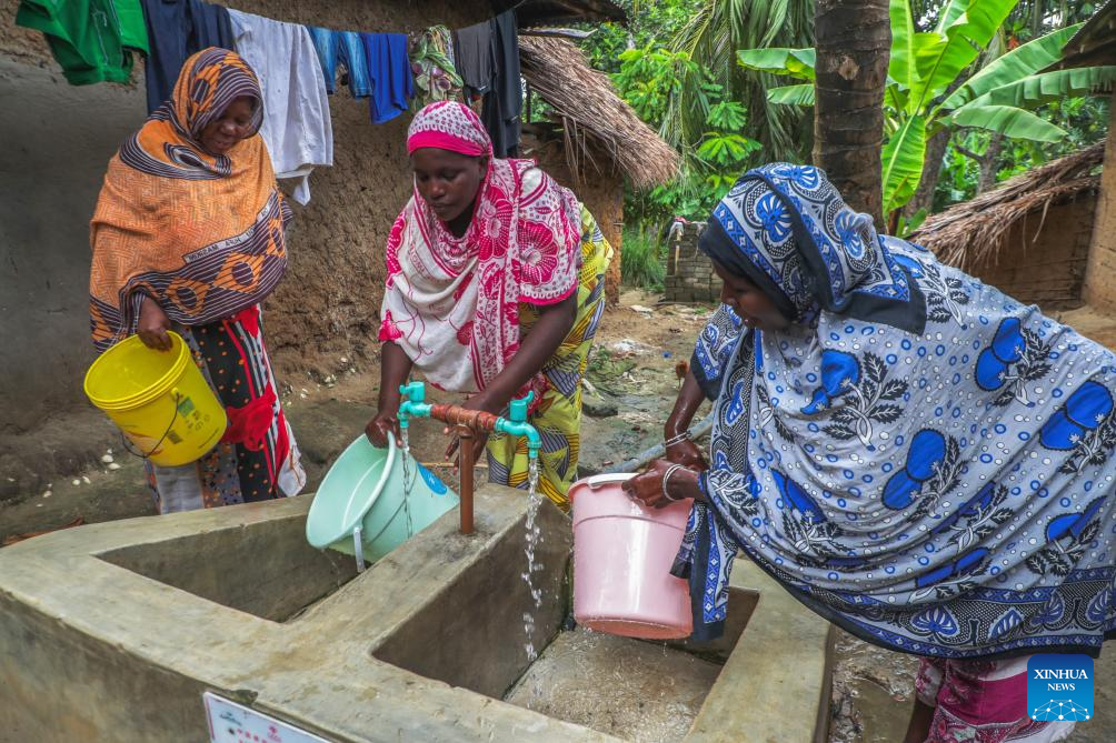 Destaque: Onde a água potável flui, a doença recua: Esforços da China para controlar esquistossomose salvam vidas em Zanzibar