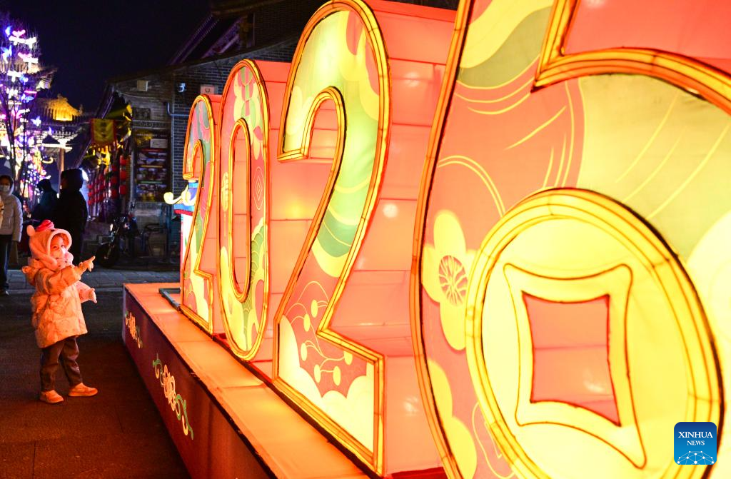 Chineses aproveitam o feriado de Ano Novo em todo o país