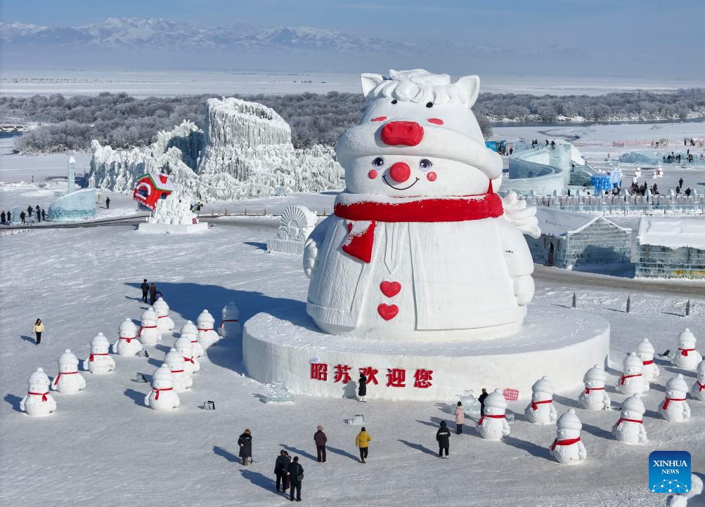 Distrito chinês de Zhaosu em Xinjiang desenvolve serviços turísticos de inverno para atrair visitantes
