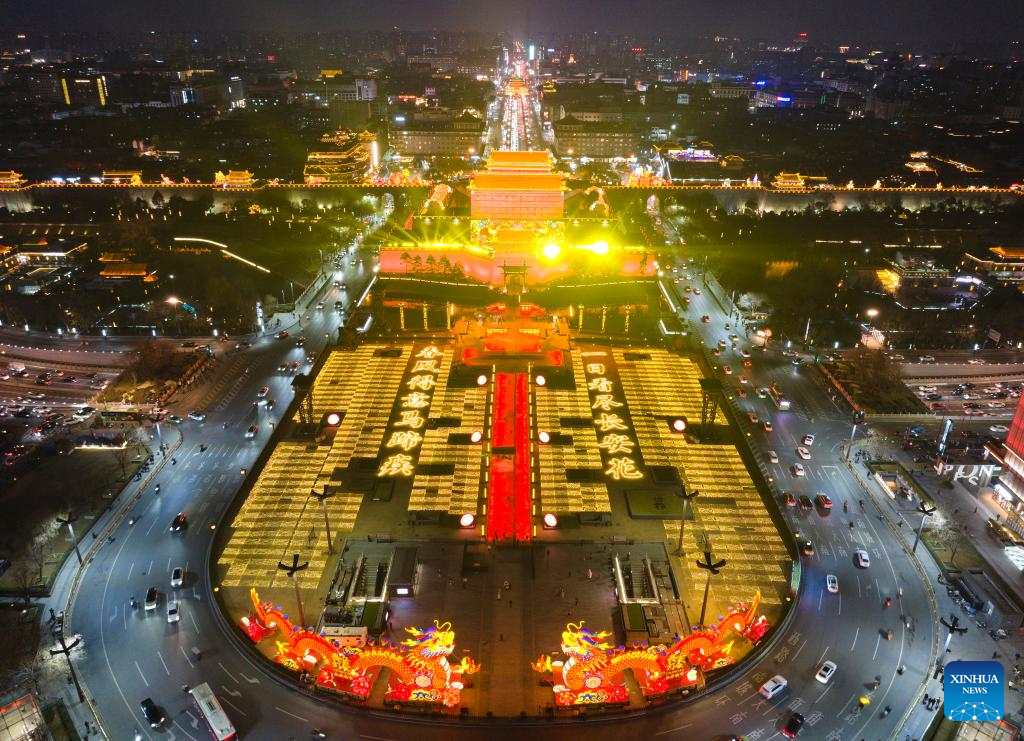 Cidade chinesa de Xi'an realiza festival das lanternas para celebrar a chegada do próximo Ano Novo Lunar Chinês