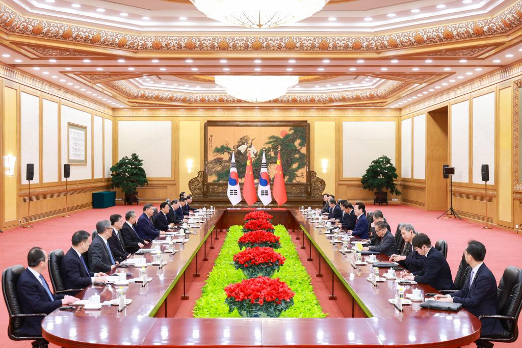 Xi mantém conversas com presidente da República da Coreia, Lee Jae Myung