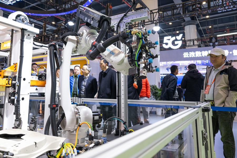 (Multimídia) China divulga plano para aprofundar integração de internet industrial e IA