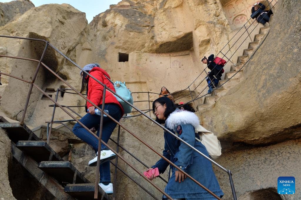 Operadores turísticos turcos esperam aumento nas chegadas de chineses com a nova política de isenção de vistos