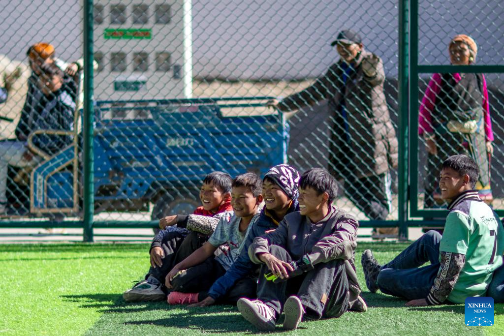 Vida dos afetados pelo terremoto na Aledeia de Zimgag em Xizang volta ao normal