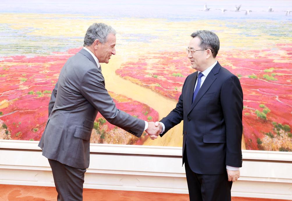 Vice-primeiro-ministro chinês reúne-se com CEO da Disney