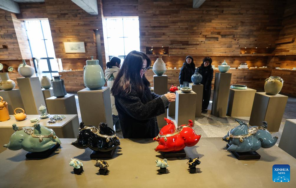 Cidade chinesa de Jinhua cria novos cenários de consumo para impulsionar turismo