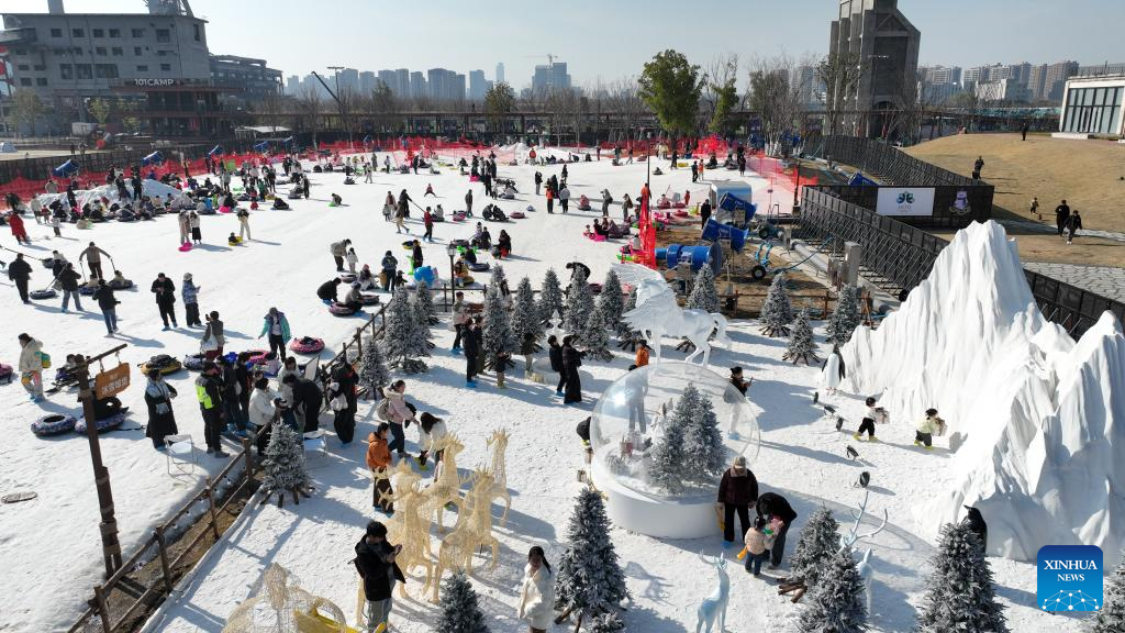 Carnaval de gelo e neve começa no Parque Siderúrgico do Grande Canal de Hangzhou