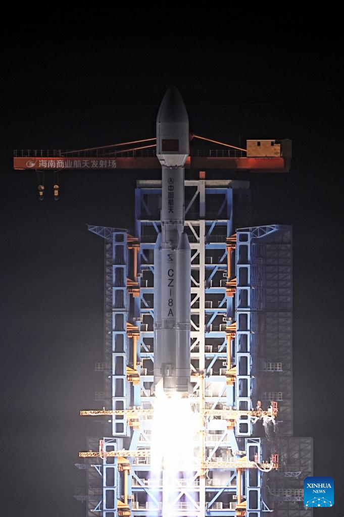 Foguete Longa Marcha-8A da China lança novo grupo de satélites