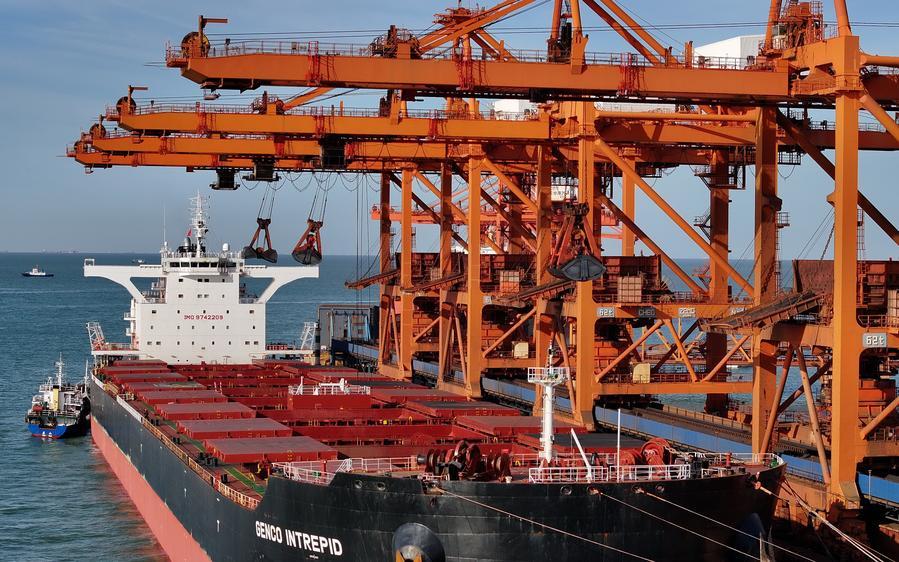 (Multimídia) Comércio exterior da China atinge novo recorde, com alta de 3,8% em 2025