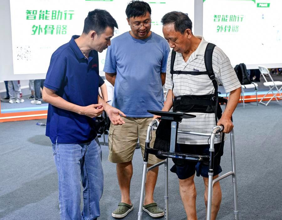 (Multimídia) China promoverá cuidados tecnológicos a idosos para melhorar seu bem-estar