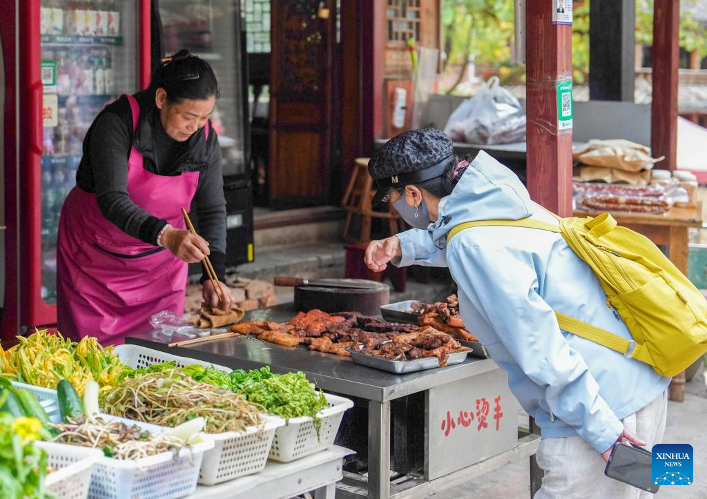 Aldeia chinesa de Nakeli em Yunnan se destaca como destino turístico de inverno