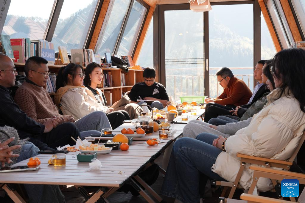 Aldeia chinesa de Lulikeng em Zhejiang transforma fornos de cal abandonados em atração turística