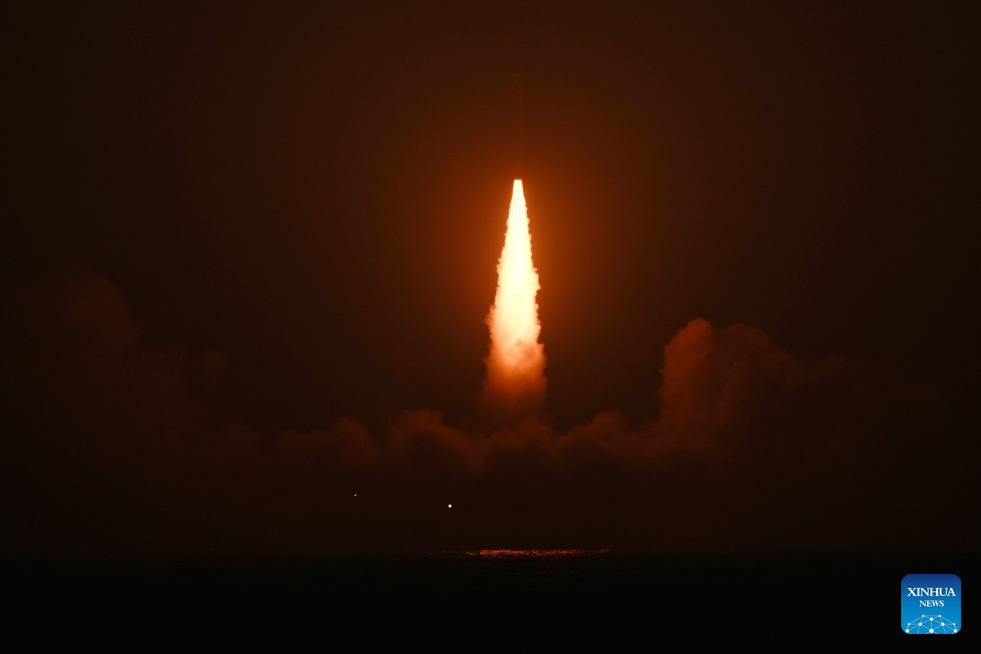 Foguete comercial da China lança novos satélites a partir do mar