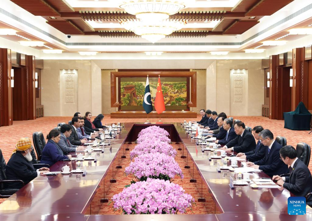 Máximo legislador da China realiza conversas com presidente da Assembleia Nacional do Paquistão